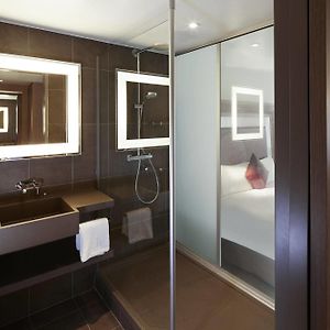 Superior Room 1 Queen Bed